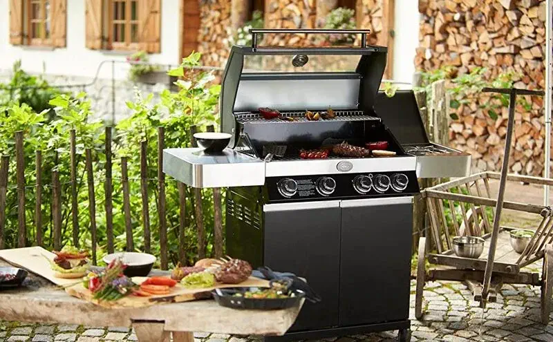 RÖSLE Gasgrill BBQ-Station Videro G4 für nur 470,53€ inkl. Versand statt 649,99€