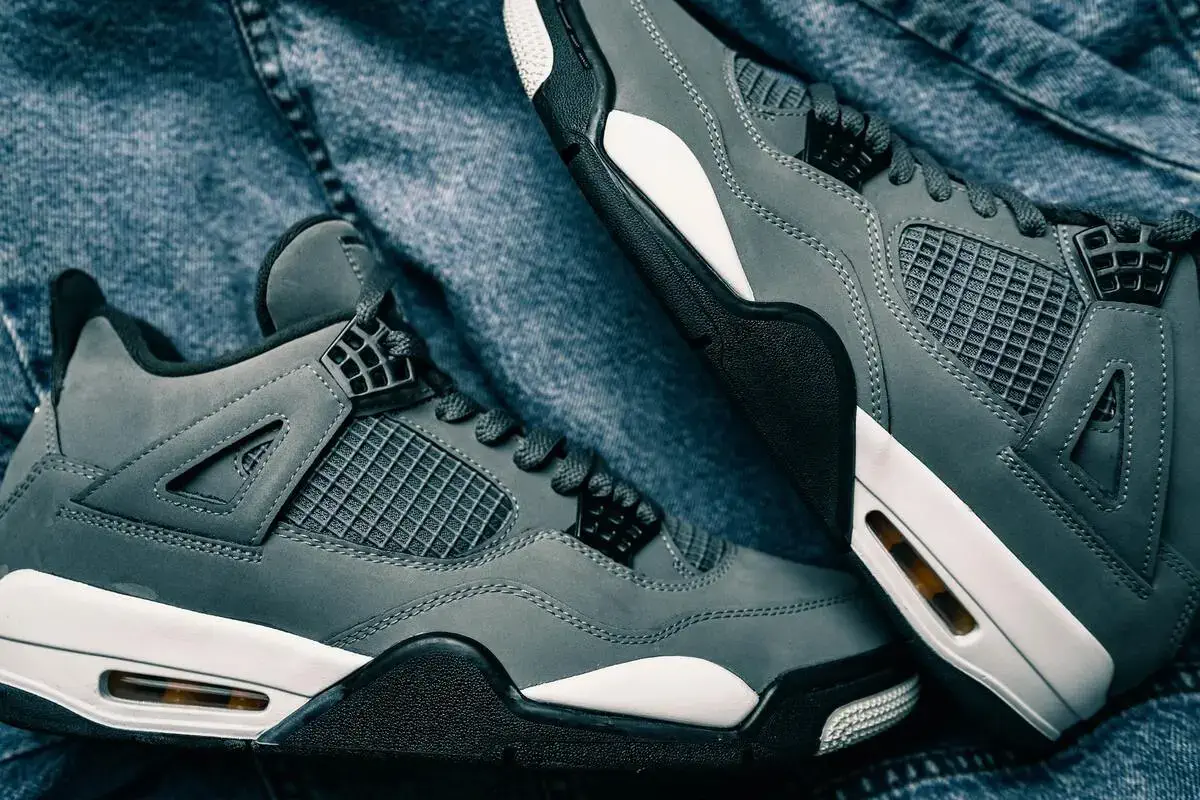 Jordan 4 - Der Klassiker unter den Sneakerheads Design, Comfort, und Michael Jordan-Verbindung