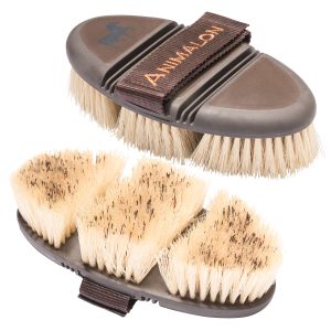 Animalon Wurzelbürste CareFlex Pferdebürste Wurzelkardätsche Naturborsten | kavalio - für mich und mein Pferd