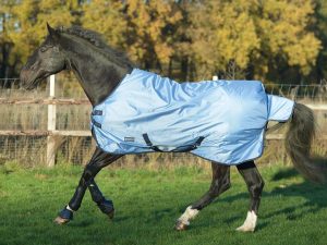 BUSSE Outdoordecke 0g Windchill Regendecke Eisblau (Navy) 135 | kavalio - für mich und mein Pferd