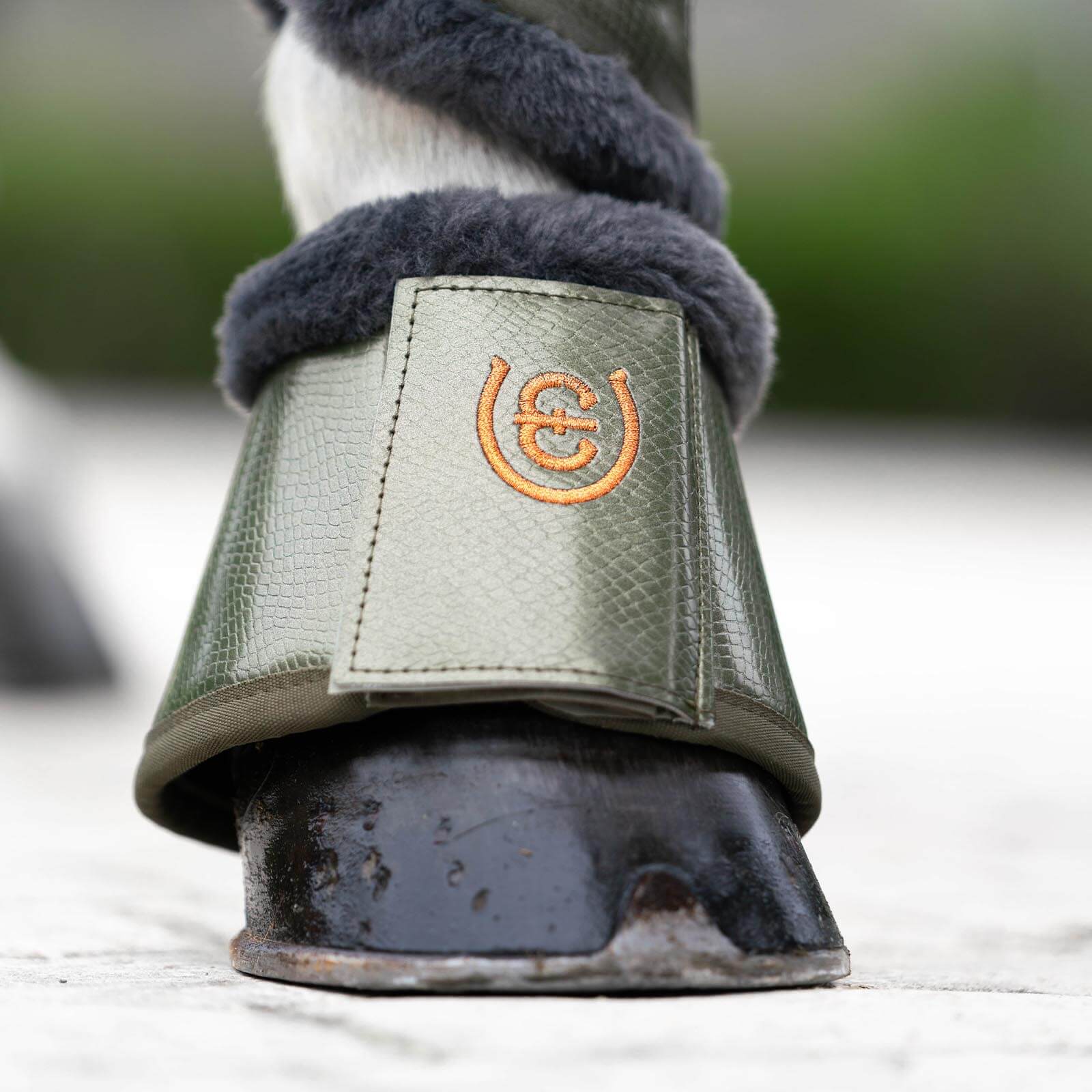 Equestrian Stockholm Hufglocken Evening Haze FS 2022 Evening Haze S | kavalio - für mich und mein Pferd – Bild 2