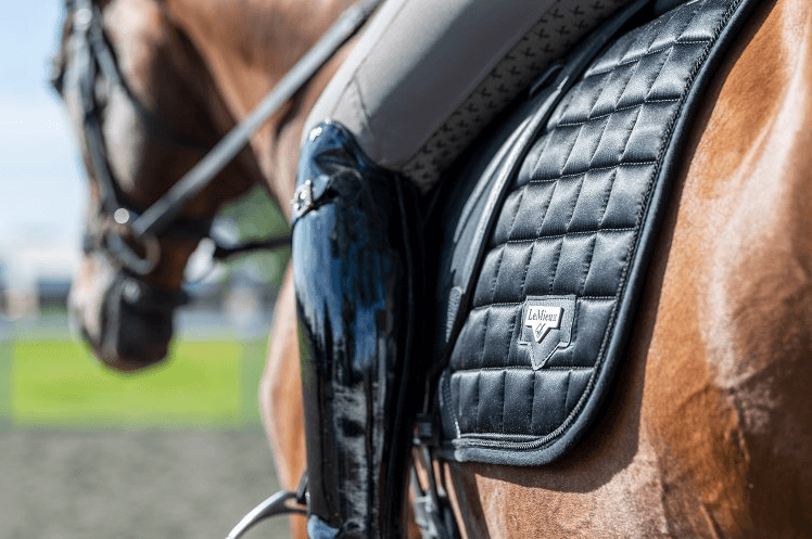 LeMieux Schabracke LM Loire Classic Satin Dressage Square Dressurschabracke Black L / Warmblut | kavalio - für mich und mein Pferd – Bild 2