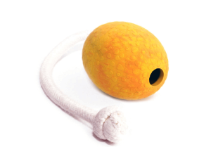 Wolters Straußen-Ei (mit Seil) Mango 80 x 60 mm | kavalio - für mich und mein Pferd